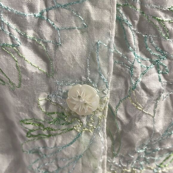 J.H. Collectibles Button Blouse, Ladies Size M, White and Green - Picture 6 of 8